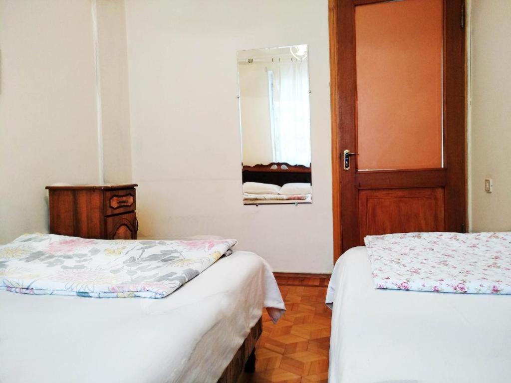 Hostel Sakharov & Tours Yerevan Exterior photo