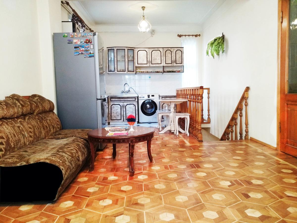 Hostel Sakharov & Tours Yerevan Exterior photo