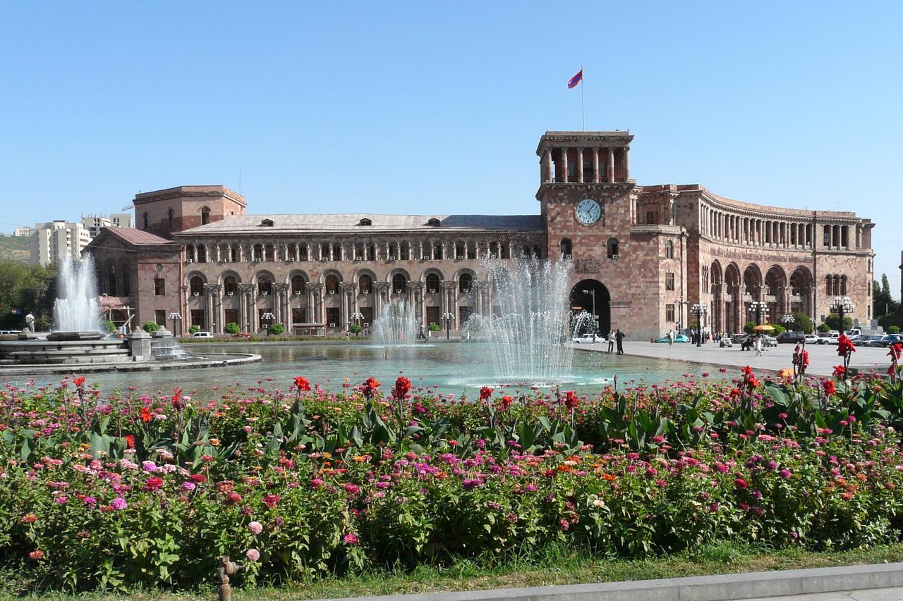 Hostel Sakharov & Tours Yerevan Exterior photo