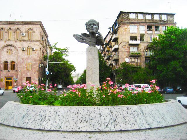 Hostel Sakharov & Tours Yerevan Exterior photo